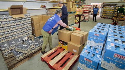 Voluntarios trabajando en el Banco de Alimentos