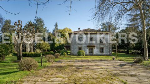 Vista de la entrada de la casa en San Cucao (Llanera) que vende la familia Franco