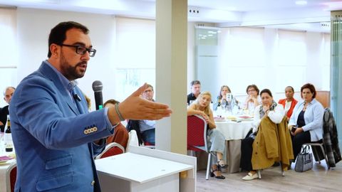 Adrin Barbn en la entrega del premio Alcalde Jos Fernandn que la Agrupacin Socialista de Castrillnconcede a Aida Fuentes