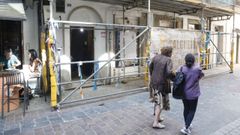 Obras en el edificio de la calle Olmos en el que est�n los murales de Urbano Lugr�s