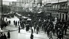 Salida de un mitin celebrado en el Teatro Linares Rivas en los Cantones en el a�o 1919.
