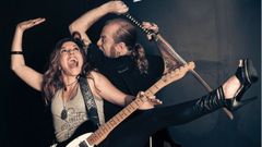 Rafa Kas y Alejandra Burgos ofrecer�n esta noche un concierto en la Cervecer�a Yeyo's de Pola de Siero