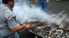La celebraci�n gastron�mica pretende conservar una receta tradicional de la localidad pesquera. 