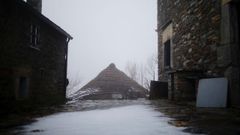 La nieve cay� ayer en O Cebreiro, que estaba vac�o de turistas y peregrinos