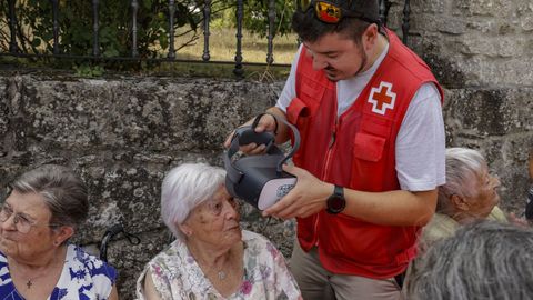 El proyecto de la Cantina Social de Cruz Roja hizo parada en la parroquia lucense de Gondar.