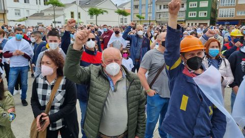 Una escena de la concentracin de este medioda por la fbrica de Alcoa, en la Praza dos Campos de San Cibrao