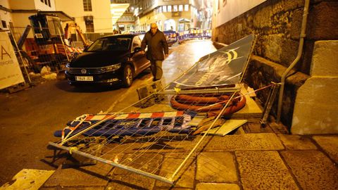 El viento derriba vallas de proteccin en las obras de San Agustn