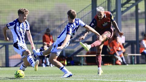 Stoichkov chuta a puerta