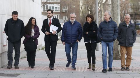 Llegada de los familiares y asociaciones al Juzgado de Primera Instancia n� 40 donde se celebra el acto de conciliaci�n de la demanda de la asociaci�n  13 Rosas de Asturias  y dos sobrinos de una de las trece j�venes fusiladas en 1939 contra el diputado de Vox, Javier Ortega Smith, por llamarlas asesinas.