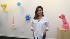 Luc�a Carballeda Su�rez, en Dupla, que inaugur� ayer su primera exposici�n, �Confabulaciones�. La galerista considera que �el arte no va a desaparecer por muchas crisis que se avecinen y hacen falta esos nexos que vinculan al arte con la sociedad, tanto a nivel f�sico como virtual; aunque yo soy de la opini�n de que la presencialidad es muy importante si se trata de arte�.