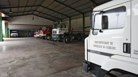 Imagen de archivo de la nave de vehículos de la Mancomunidad del Ribeiro.