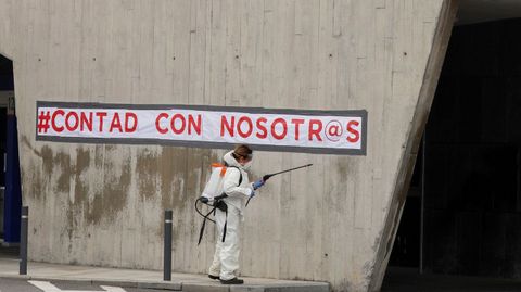 Trabajos de desinfeccin este lunes en el Hospital Universitario Central de Asturias (HUCA)