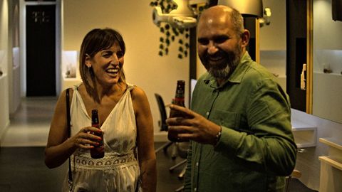 Tatiana, con su socio, Fernando Fernández, en la inauguración de su nuevo salón el pasado sábado