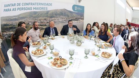 XANTAR DE CONFRATERNIDADE PARA AS PERSOAS MAIORES EN POBRA 2025
