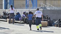 Un cayuco con 169 personas a bordo, entre ellas siete menores, lleg�este martes�a El Hierro