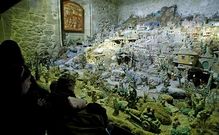 El belen creado por Arturo Baltar es una de las se�as de identidad en la navidad ourensana.