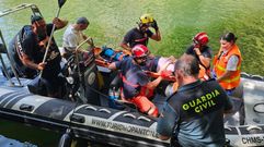 Llegada de la lancha a Maiorga, donde esperaba la ambulancia