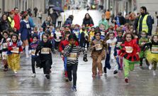 Carrera infantil de entroido por la calle Pr�ncipe.