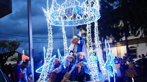 Los Reyes Magos a su salida de la estacin, camino del consistorio