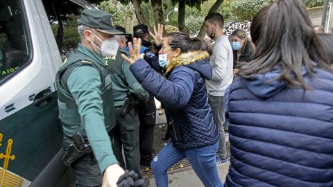 A la llegada y a la salida de Jos Eirn, acusado del crimen de Jssica Mndez, a los juzgados de Caldas se vivieron momentos de mucha tensin