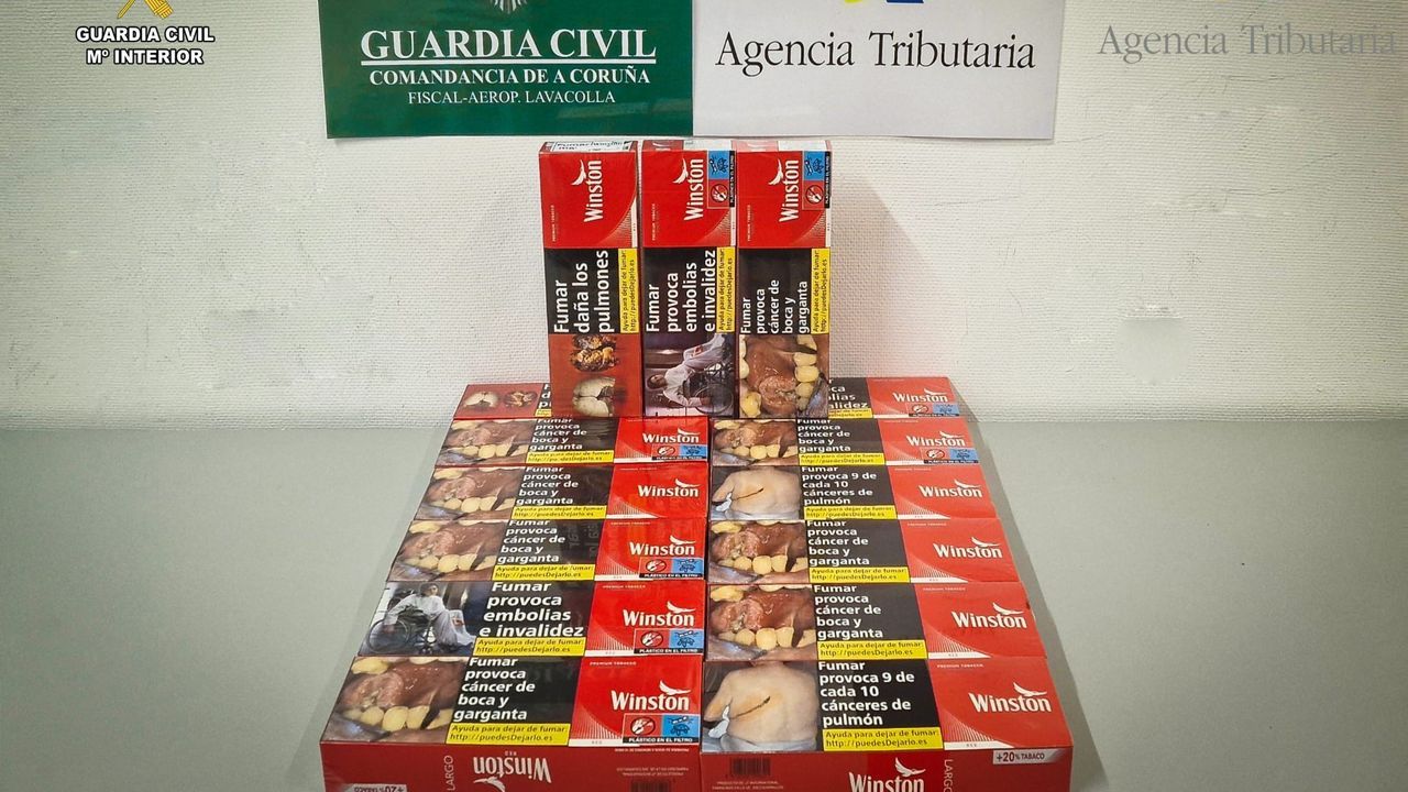 La Guardia Civil decomisa 150 cajetillas de tabaco a un pasajero de un vuelo de Lanzarote a Santiago