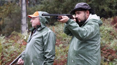 Arranque de la �ltima temporada de perdices en el �rea de Santiago, donde hay m�s de 4.500 licencias para la caza.