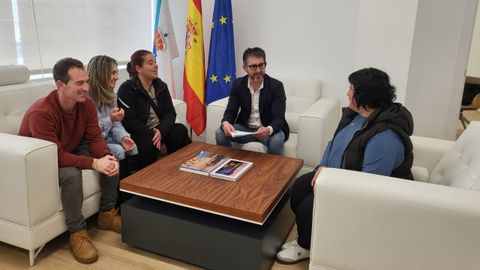 El alcalde recibi a la nueva directiva de la Asociacin de Empresarios de Portosn.