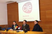 Lois Babarro (en el centro) preside el C�rculo de J�venes Empresarios de Ourense