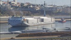 Entrada del barco en la r�a de Ferrol con los componentes chinos