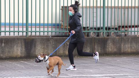 Gante haciendo deporte y caminando esta ma�ana por Ferrol