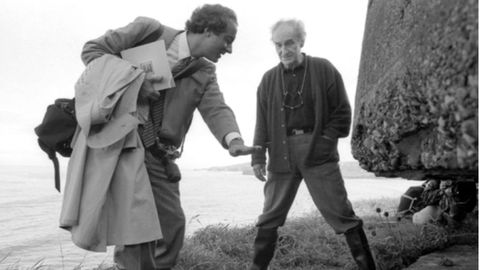 Primera visita de Eduardo Chillida a L'Atalaya, con Francisco Pol, en 1987