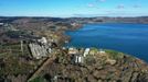 La planta se ubicar al borde del lago artificial de As Pontes, a tres kilmetros del centro urbano.