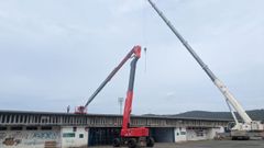 Gr&uacute;as situadas en los accesos de Preferencia y Fondo Norte en el estadio de A Malata.