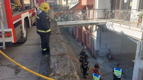 El suceso ocurrió en el número 25 de la calle Valdoncel de Betanzos.