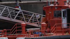 Llegada del cuerpo sin vida a la d�rsena de Oza