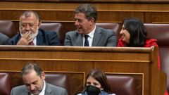 Besteiro, en el centro de la imagen, antes de las votaciones.