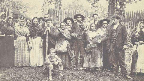 Fotografía tomada por José Prieto Guerra cara a 1890 na popular romaría de San Campio de Santo Ourente de Entíns, en Outes