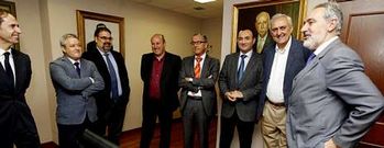 El comit� ejecutivo de la C�mara de Comercio recibi� ayer la visita institucional de Cores Tour�s, al que acompa�� el alcalde.