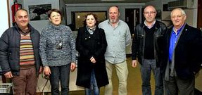 Fidel Roget, Maricarmen Freire, Olga Campos, Francisco Quiroga, Manuel Mourelle y Jos� Gab�n posaron antes de iniciar la mesa redonda.