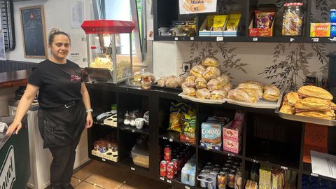 Patricia Font�n lleva el servicio de cafeter�a del IES focense