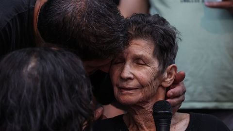 La anciana reh�n liberada por Ham�s cuenta su experiencia