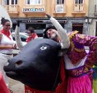 En Ribadeo tambi�n se celebra el San Ferm�n con toro. 