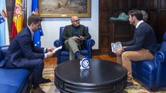 Jos� Manuel Baltar se re�ne con los representantes de Asesou, Miguel Feijoo y Rom�n Arias