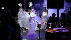 Imagen de archivo de una cena de Navidad con espect�culo en el restaurante Oce�nico