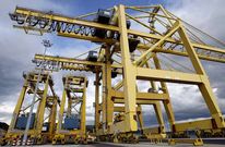 En la fotograf�a, vista de las gr�as de muelle y las interiores de la terminal de Caneli�as.
