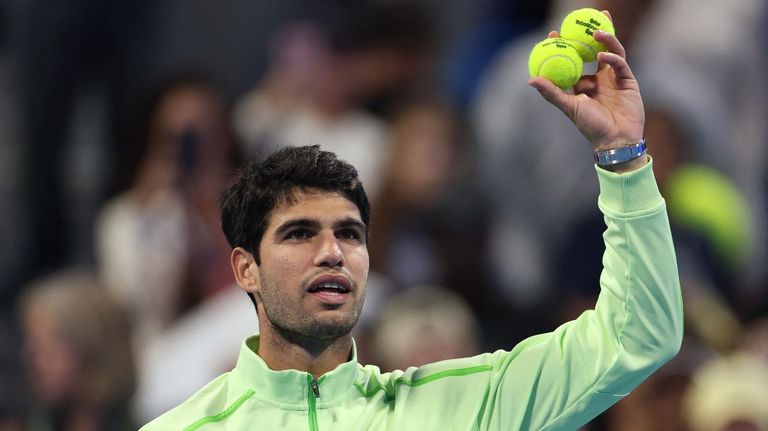 Alcaraz, durante su primer partido en el Torneo de Doha contra Rinderknech.