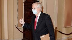 El l�der de la mayor�a republicana en el Senado, Mitch McConnell, celebra el pacto alcanzado con los dem�cratas