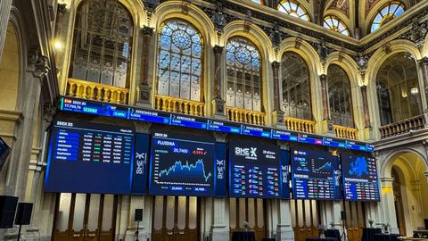 Tablero de la Bolsa espa�ola, con las cotizaciones de empresas y bancos