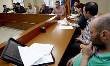 Los tres grupos de la oposici�n, en la parte de la derecha de la foto, en un pleno reciente.