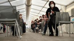 Vacunaci�n en el hospital de Campa�a de La Fe, en Valencia